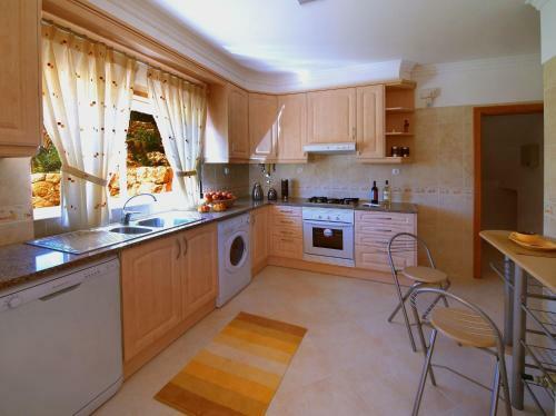 Hostal Oasis Parque Country Club