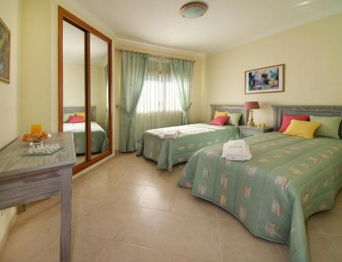 Hostal Oasis Parque Country Club