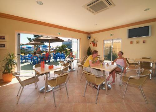 Hostal Oasis Parque Country Club