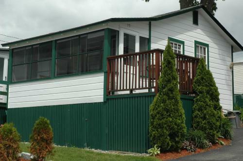 Hotel Channel Waterfront Cottages