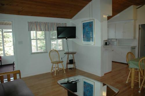 Hotel Channel Waterfront Cottages