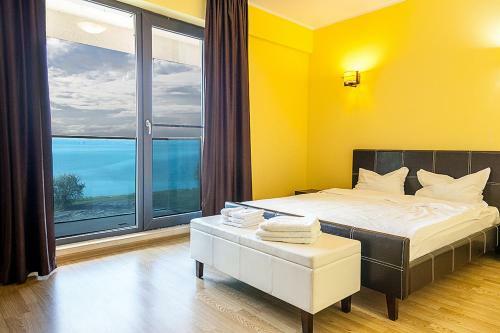 Athena Executive Apartment Mamaia