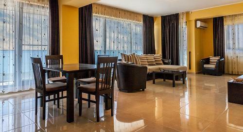 Athena Executive Apartment Mamaia