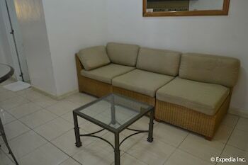 Tagaytay Country Hotel
