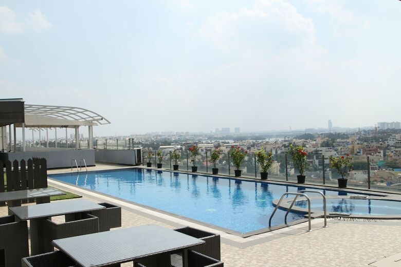 Hotel Davanam Sarovar Portico Suites