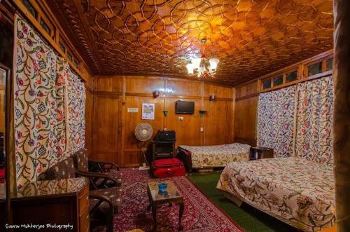 Houseboat Lily Of Nageen