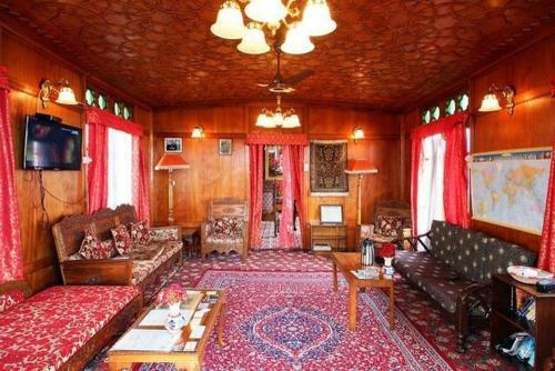 Houseboat Lily Of Nageen