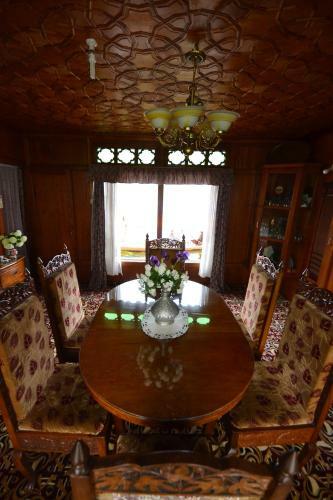 Houseboat Lily Of Nageen