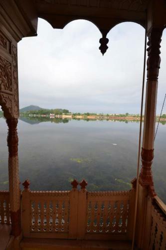 Houseboat Lily Of Nageen