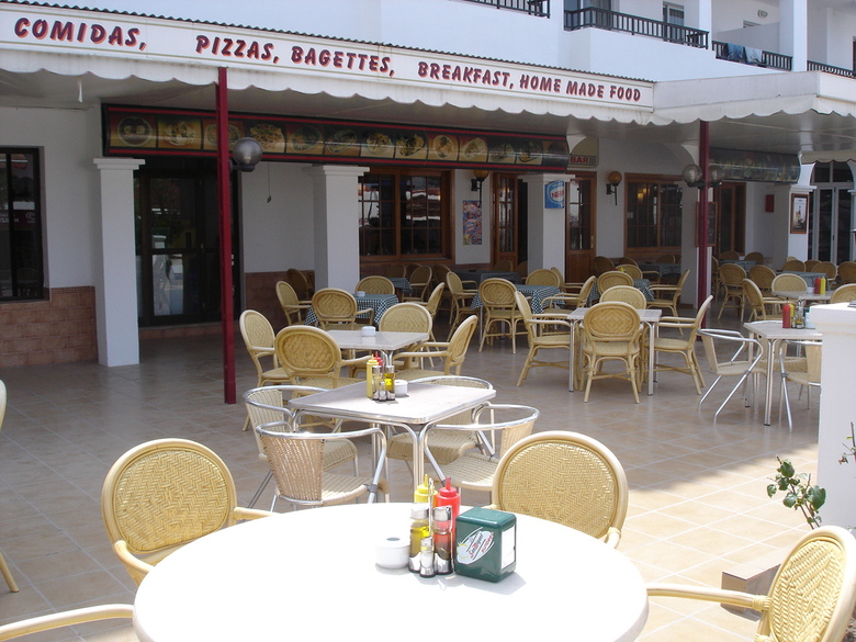 Apartamentos San Antonio Beach