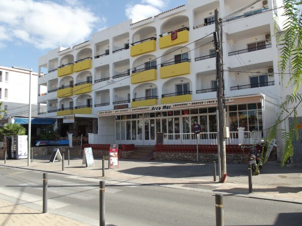 Apartamentos San Antonio Beach