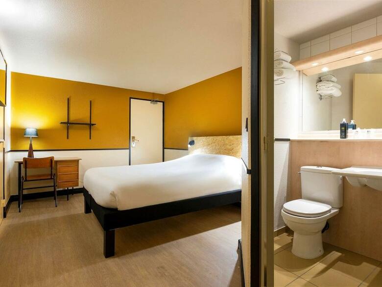 Kyriad Villeneuve La Garenne Hotel