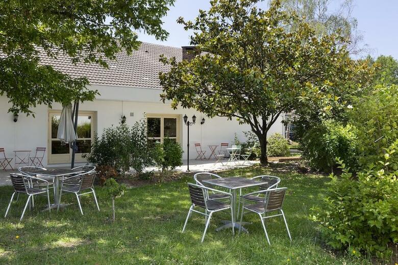 Kyriad Villeneuve La Garenne Hotel