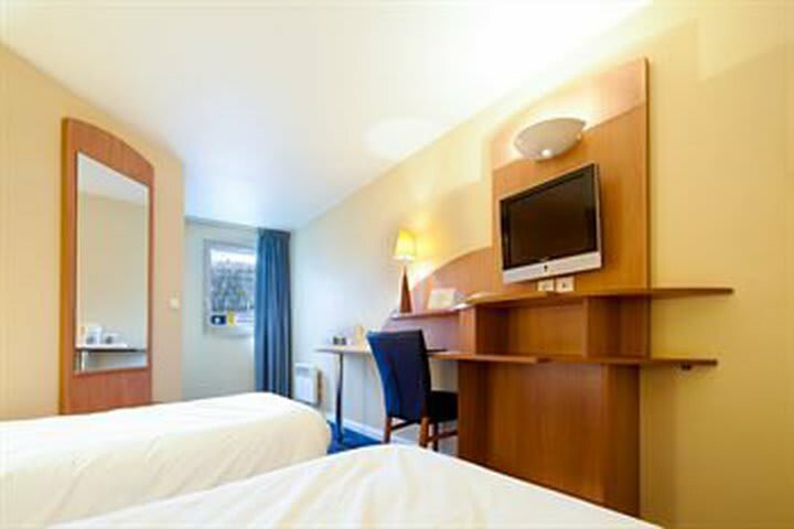 Kyriad Villeneuve La Garenne Hotel