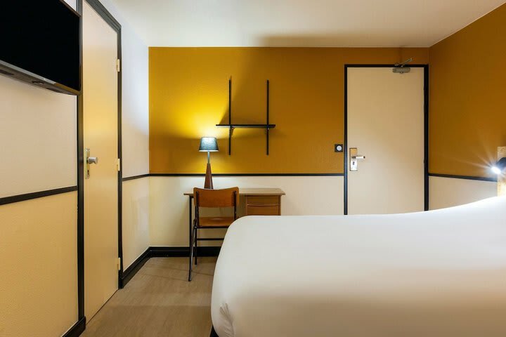 Kyriad Villeneuve La Garenne Hotel
