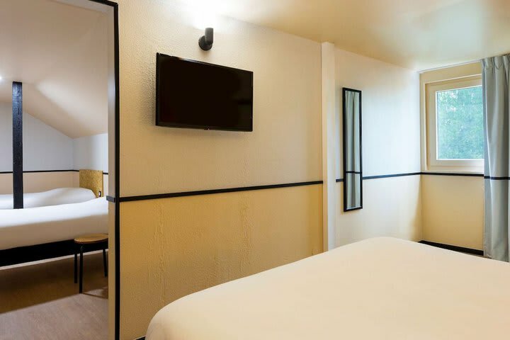 Kyriad Villeneuve La Garenne Hotel