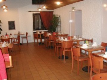 Kyriad Villeneuve La Garenne Hotel