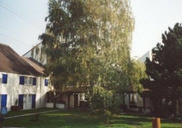 Kyriad Villeneuve La Garenne Hotel