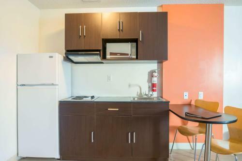Motel 6 Kingston Ontario