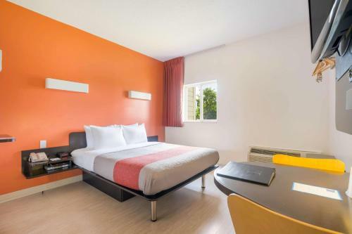 Motel 6 Kingston Ontario