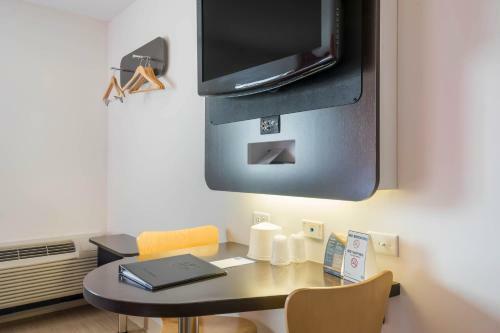 Motel 6 Kingston Ontario