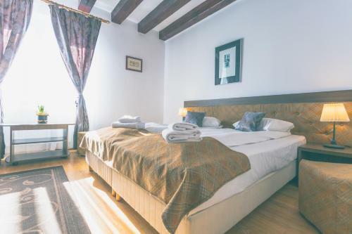 Hostal Pension Gallery