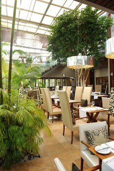 Vineyard Hotel