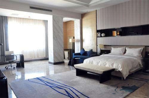 Baotou West Lake Hotel