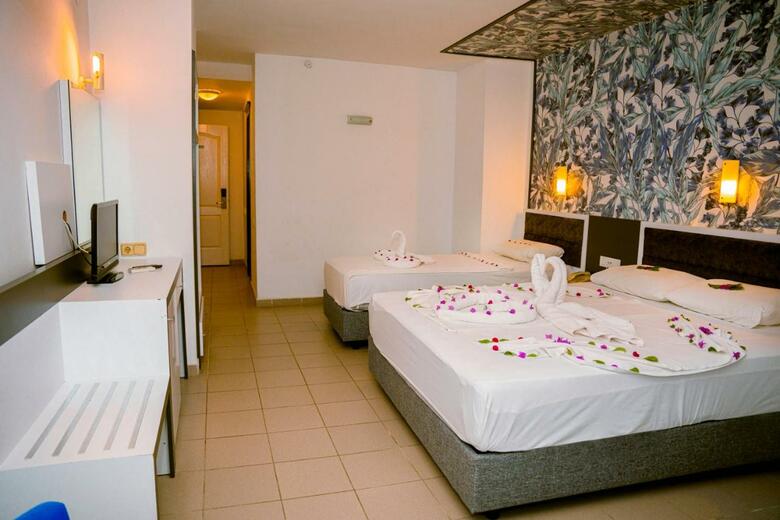 Azak Beach Hotel - Don't Use