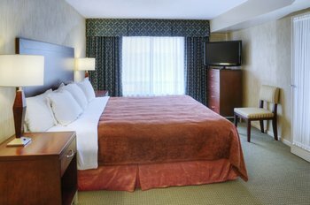 Hotel Quality Suites Toronto Airport