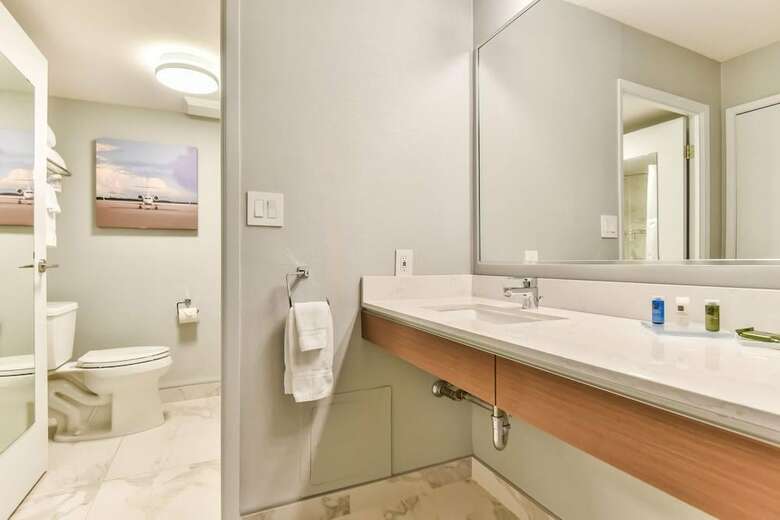 Radisson Suite Hotel Toronto Airport