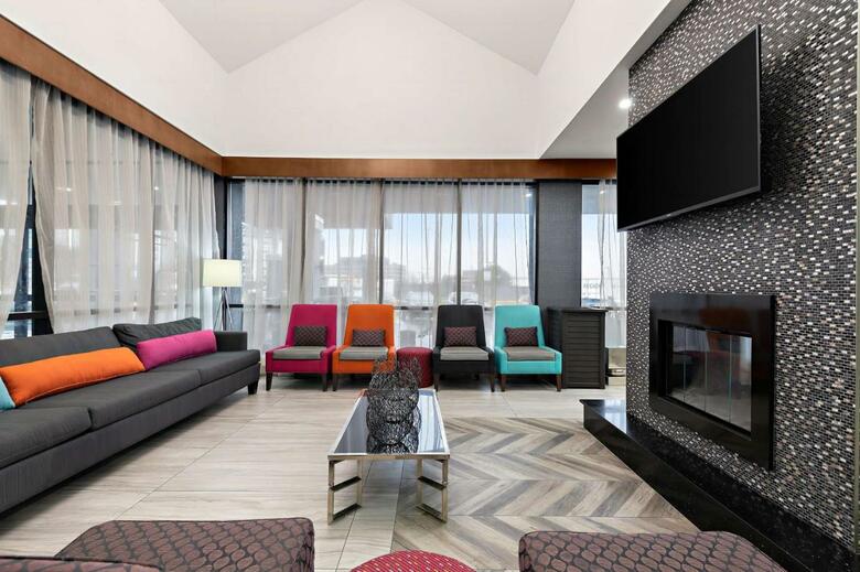 Best Western Plus Toronto North York Hotel & Suites
