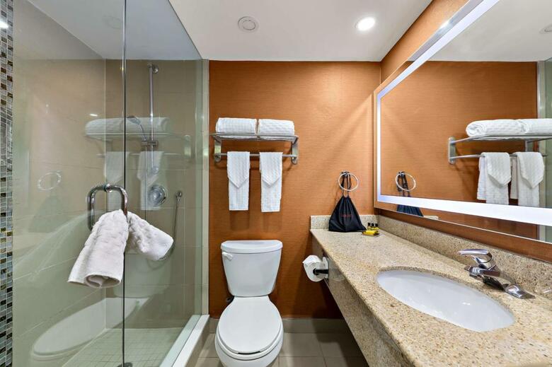 Best Western Plus Toronto North York Hotel & Suites