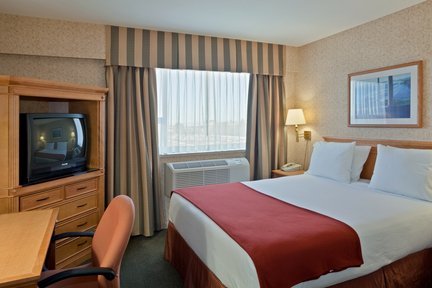 Hotel Holiday Inn Express Airport