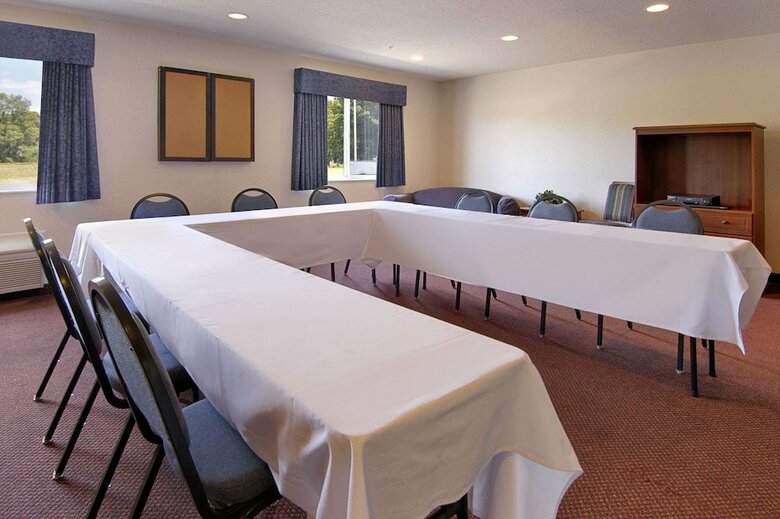 Hotel Baymont Inn And Suites Dowagiac