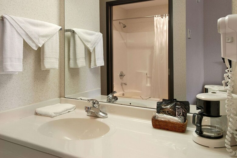 Hotel Baymont Inn And Suites Dowagiac