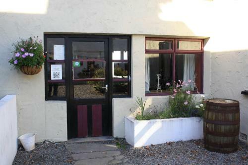 The Valley House Hostel & Bar