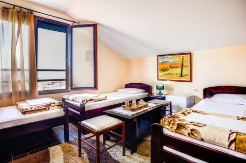 Hostal Private Accommodation Kubura