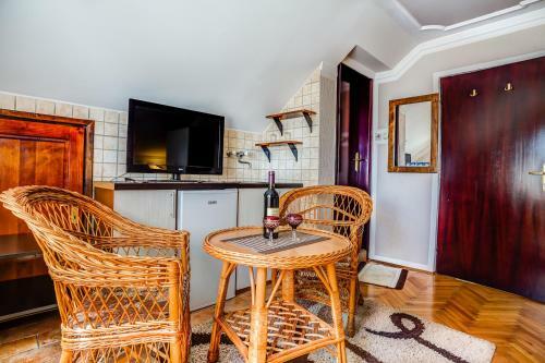 Hostal Private Accommodation Kubura