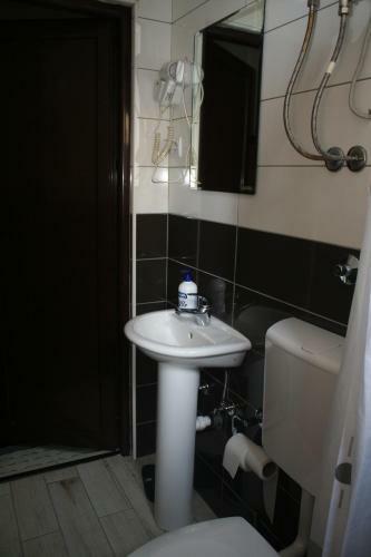 Hostal Private Accommodation Kubura