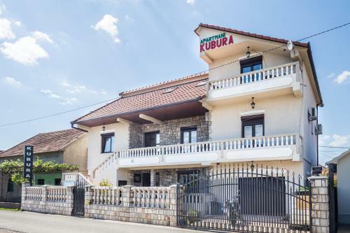 Hostal Private Accommodation Kubura