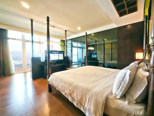 Hotel White House Beach Resort