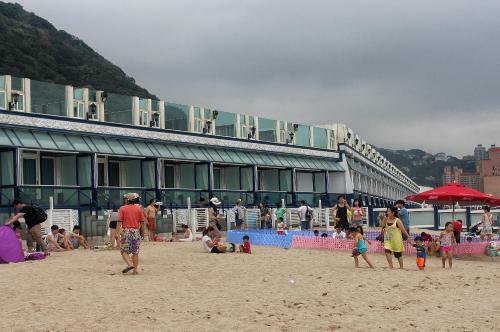 Hotel White House Beach Resort