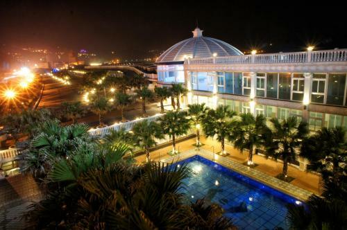 Hotel White House Beach Resort
