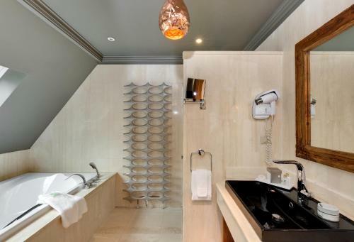Hotel Hostellerie La Cheneaudi�re & Spa