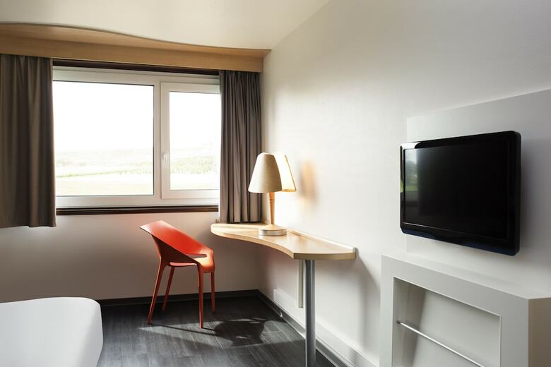 Hotel Ibis 3 Lacs Neuch�tel