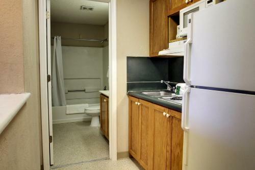 Hotel Crestwood Suites Nashville-madison