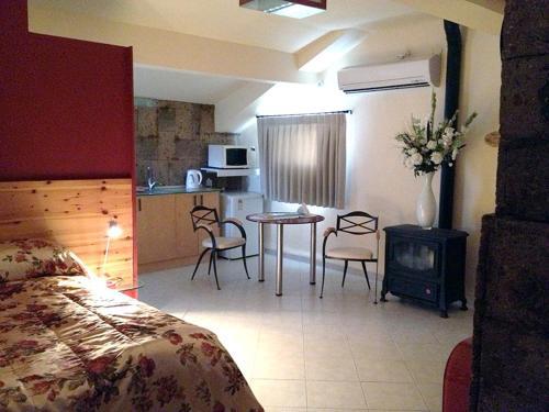 Flower Suite - Mina Teva