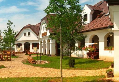 Hotel Gastland M1 Restaurant & Conference Center