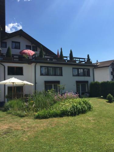 Bellaval Hotel & Restaurant